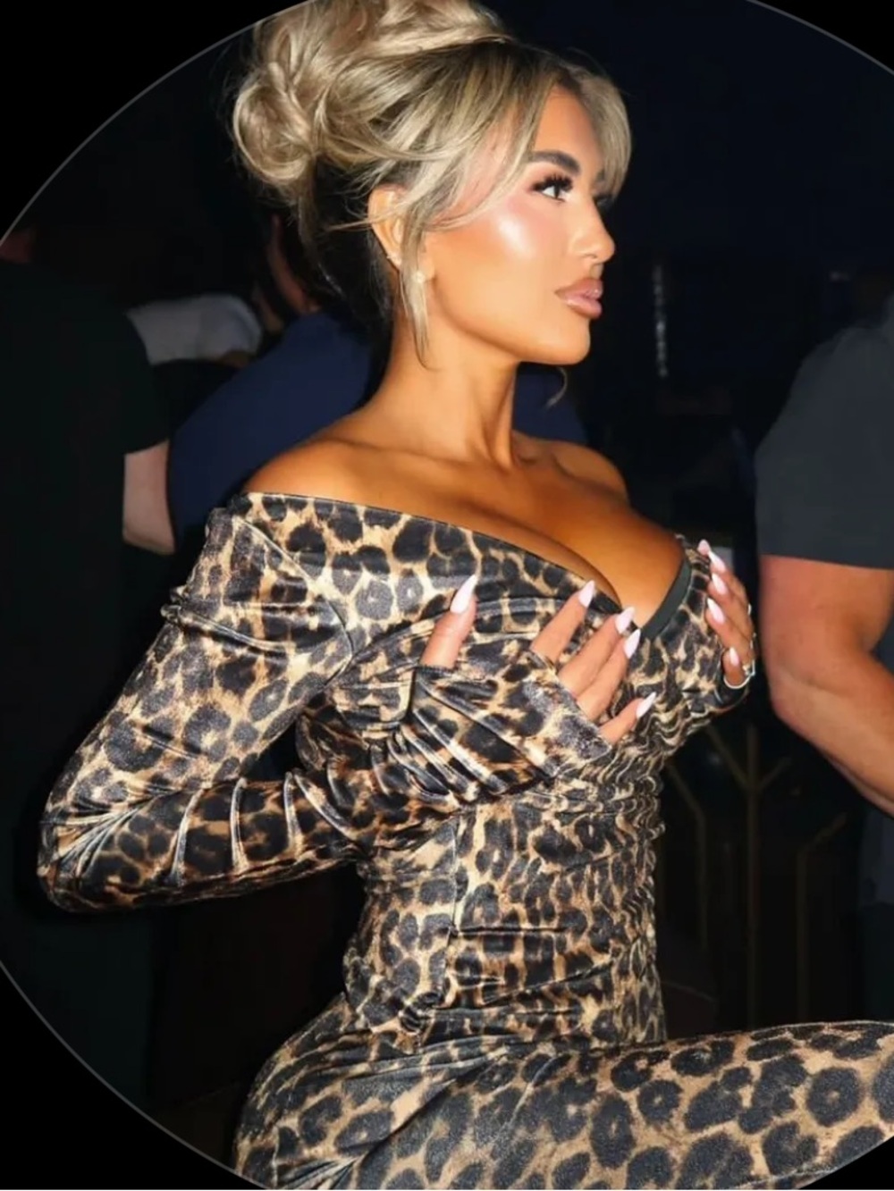 Long-Sleeve Leopard Print top